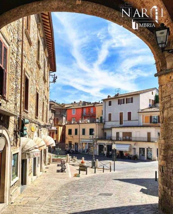 Fresco E Colorato Appartamentino In Narni Scalo エクステリア 写真