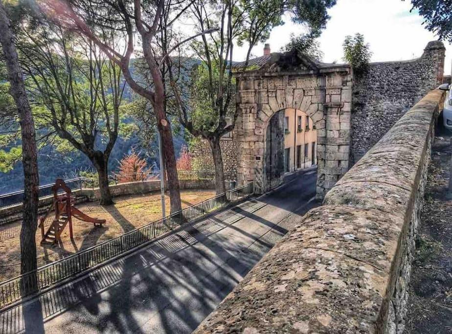 Fresco E Colorato Appartamentino In Narni Scalo エクステリア 写真