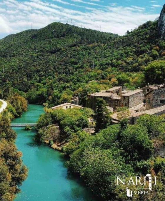 Fresco E Colorato Appartamentino In Narni Scalo エクステリア 写真